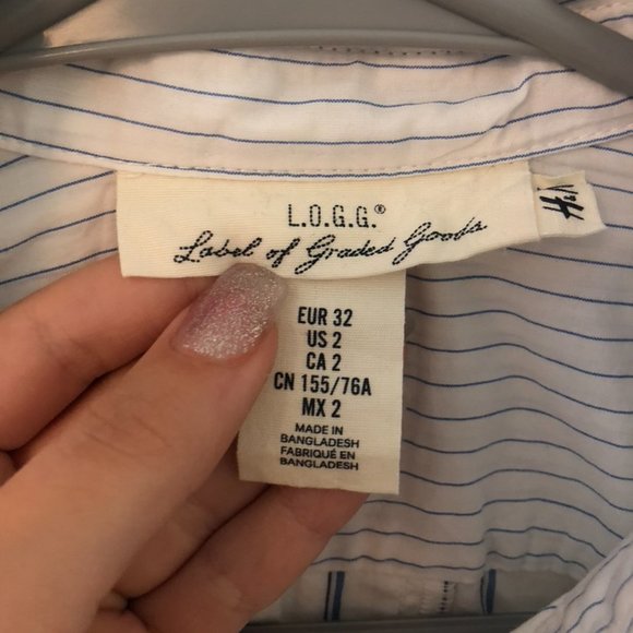 ☆H&M oversized blue and white striped button up☆ - Picture 2 of 6